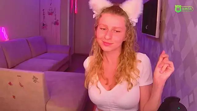 AmaliaQueen from StripChat is Freechat