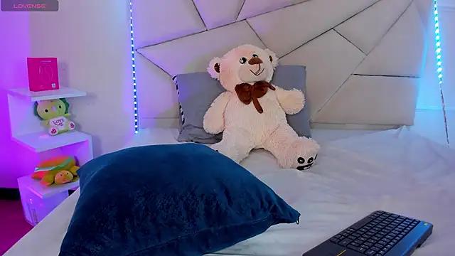 Check-out our cam rooms range and converse on a personal level with our delicious livecams streamers, showing off their spicy curves and toys.