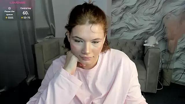 AmbraGoldd from StripChat is Freechat