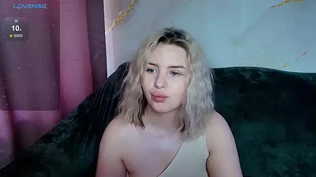 Amelia_Mooree from StripChat is Freechat