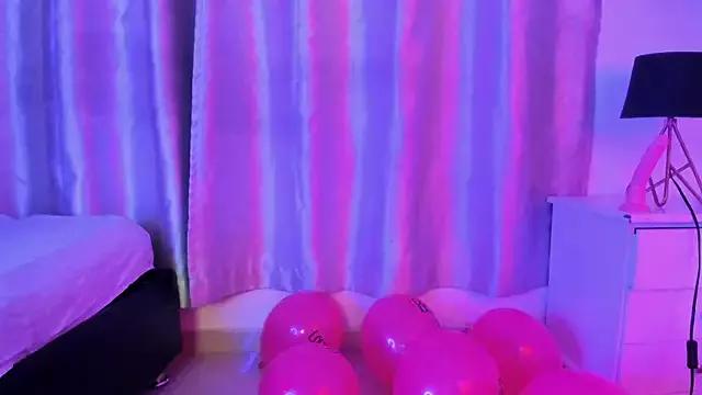 Amira_Davis from StripChat is Freechat