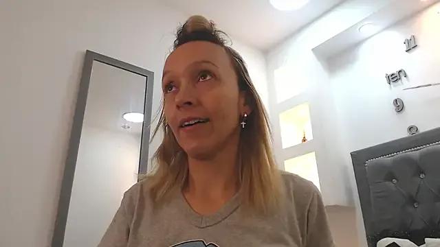 Anaa_Mariaa from StripChat is Freechat