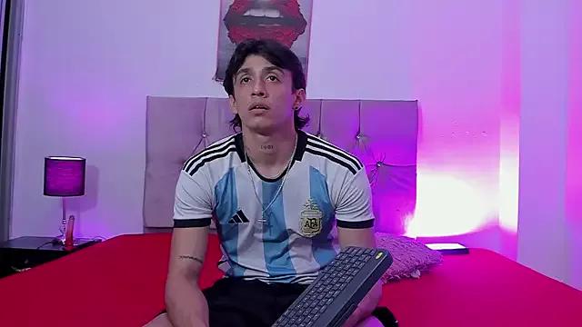 Check-out our cam rooms range and converse on a personal level with our delicious livecams streamers, showing off their spicy curves and toys.