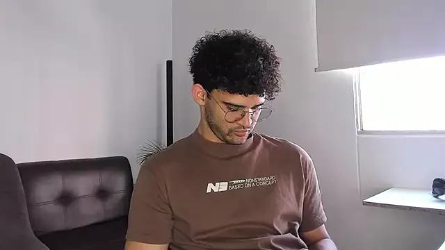 andrewChris_ from StripChat is Freechat