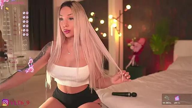 Check-out our cam rooms range and converse on a personal level with our delicious livecams streamers, showing off their spicy curves and toys.