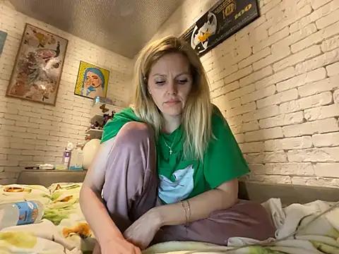 Angel_girllovemy from StripChat is Freechat