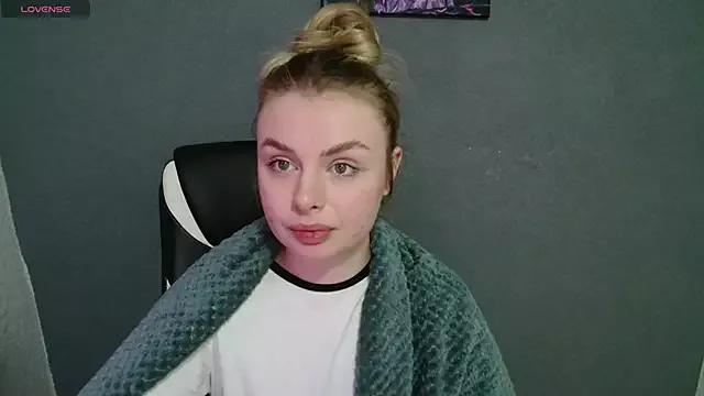 AngelicaHollywood from StripChat is Freechat