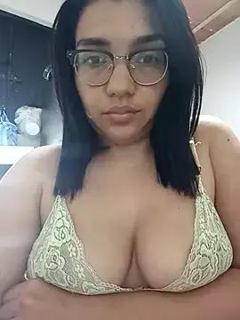 Angelie_squirt from StripChat is Freechat