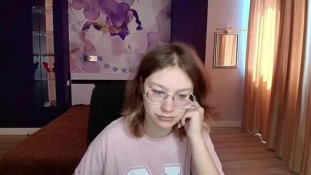 AngelinaLow from StripChat is Freechat