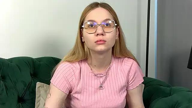 AnidiBerry from StripChat is Freechat