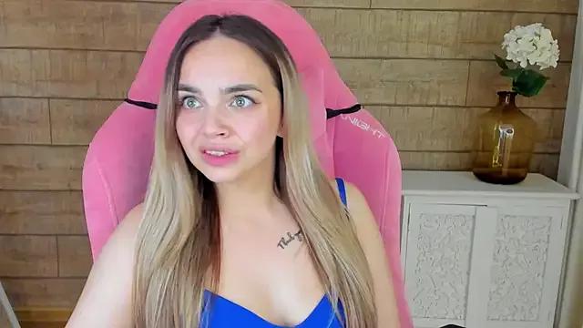 Check-out our cam rooms range and converse on a personal level with our delicious livecams streamers, showing off their spicy curves and toys.