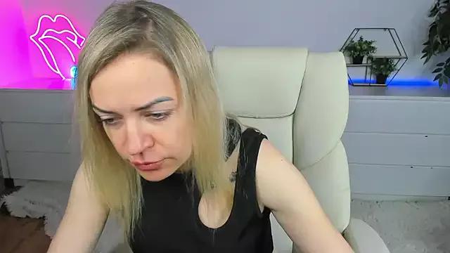 Anna_Snows from StripChat is Freechat