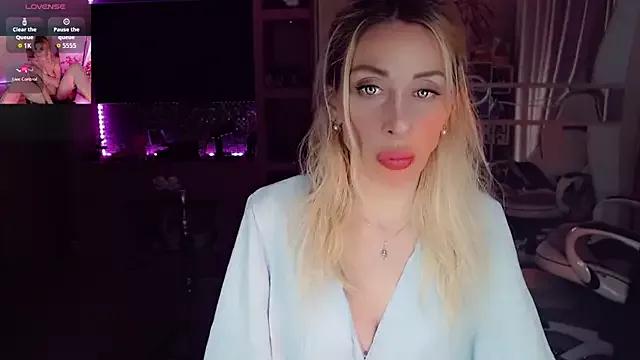 AnnieGOld_ from StripChat is Freechat