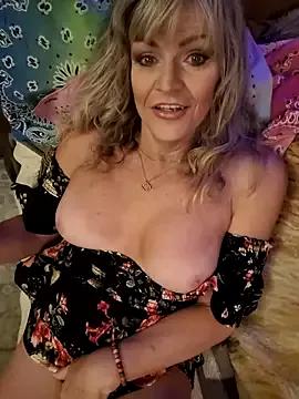 annika_lately from StripChat is Freechat