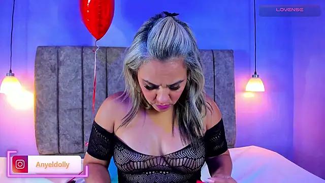 Check-out our cam rooms range and converse on a personal level with our delicious livecams streamers, showing off their spicy curves and toys.