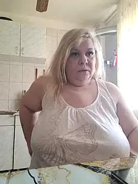 AriannaMilf from StripChat is Freechat