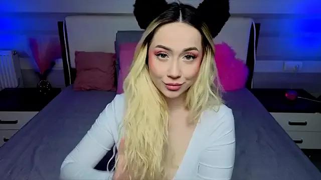 Check-out our cam rooms range and converse on a personal level with our delicious livecams streamers, showing off their spicy curves and toys.