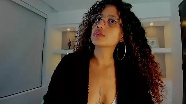 Arihsay_evans from StripChat is Freechat