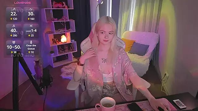 Check-out our cam rooms range and converse on a personal level with our delicious livecams streamers, showing off their spicy curves and toys.