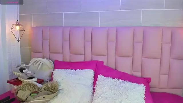 Ashly-cute from StripChat is Freechat