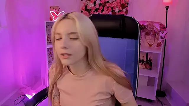AuroraWrenfield from StripChat is Freechat