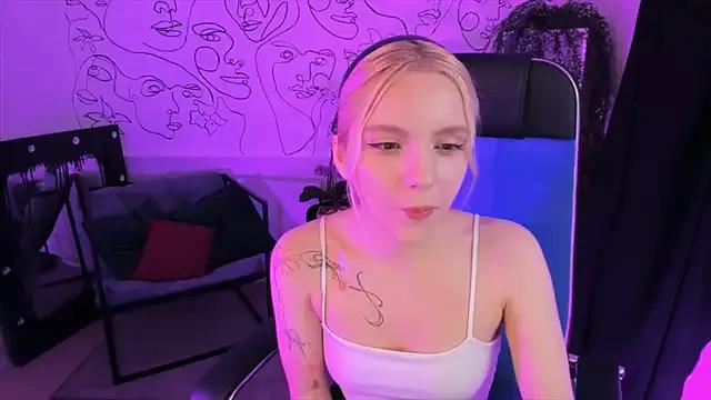 AuroraWrenfield from StripChat is Freechat