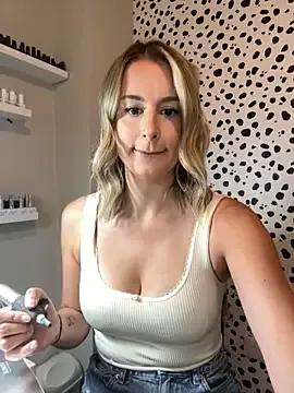AvaRoseUK from StripChat is Freechat