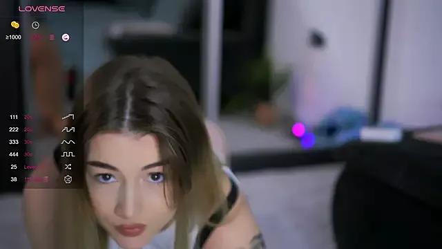 BabbyAisha from StripChat is Freechat