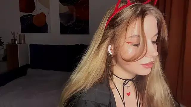 Check-out our cam rooms range and converse on a personal level with our delicious livecams streamers, showing off their spicy curves and toys.