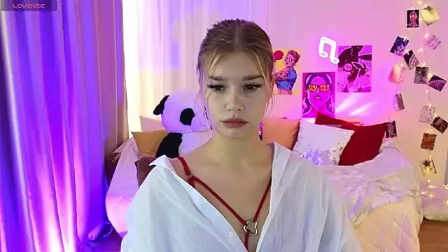 Check-out our cam rooms range and converse on a personal level with our delicious livecams streamers, showing off their spicy curves and toys.