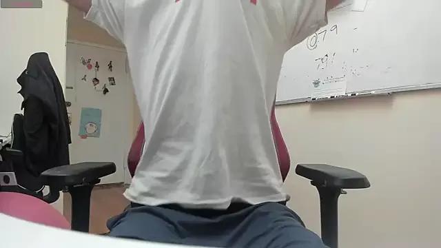 bear_russian_hunk from StripChat is Freechat