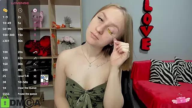 Check-out our cam rooms range and converse on a personal level with our delicious livecams streamers, showing off their spicy curves and toys.