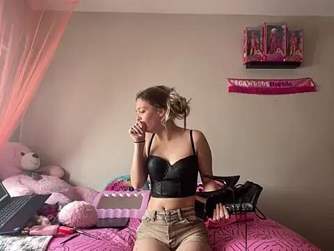 Check-out our cam rooms range and converse on a personal level with our delicious livecams streamers, showing off their spicy curves and toys.