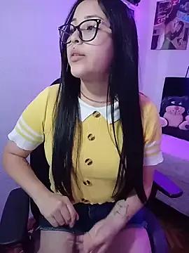 Bella-Gema from StripChat is Freechat