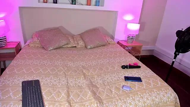 Bella__Lane from StripChat is Freechat