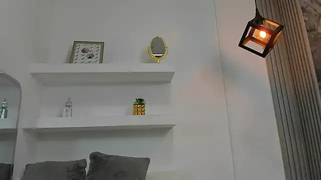 Bella_Lynx from StripChat is Freechat