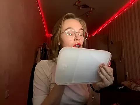 Check-out our cam rooms range and converse on a personal level with our delicious livecams streamers, showing off their spicy curves and toys.