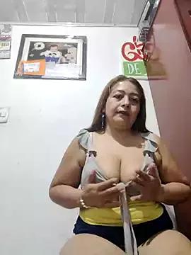 Bellamoretii5 from StripChat is Freechat