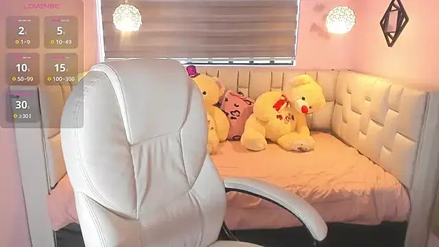 Check-out our cam rooms range and converse on a personal level with our delicious livecams streamers, showing off their spicy curves and toys.