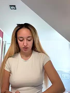 BlondBellaxxx from StripChat is Freechat