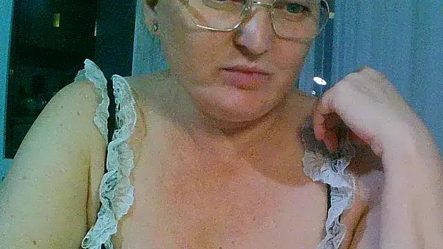 BlondeMIL-f from StripChat is Freechat