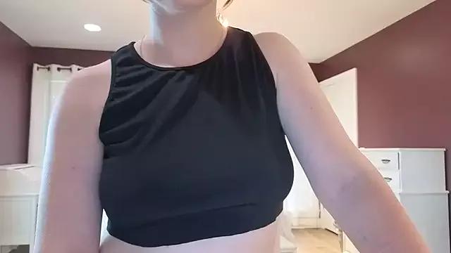 Blueeyedzaya_ from StripChat is Freechat