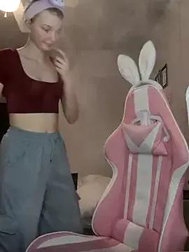 BlueHoneyBaby from StripChat is Freechat