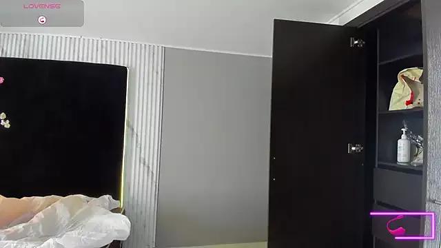 bonnie_blue_cr from StripChat is Freechat