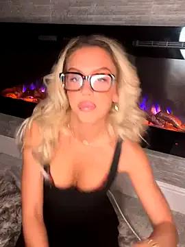 bonniepeachh from StripChat is Freechat