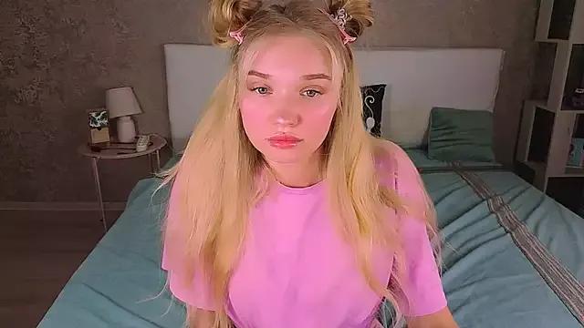 BoysLoveBlondee from StripChat is Freechat