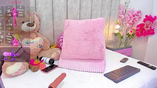 Check-out our cam rooms range and converse on a personal level with our delicious livecams streamers, showing off their spicy curves and toys.