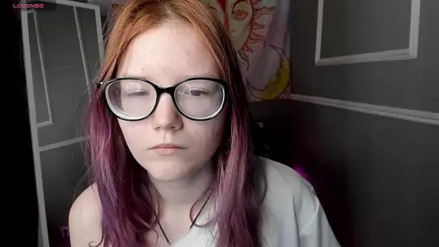 browneyess_ from StripChat is Freechat