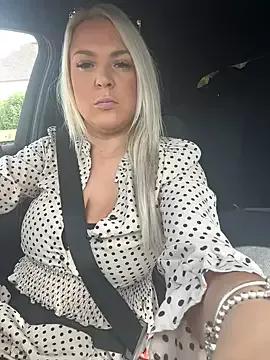 Bustyblondebabe32 from StripChat is Freechat