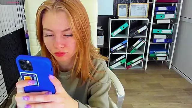 CaitlinCrystal from StripChat is Freechat